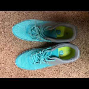 Sketchers memory foam sneakers